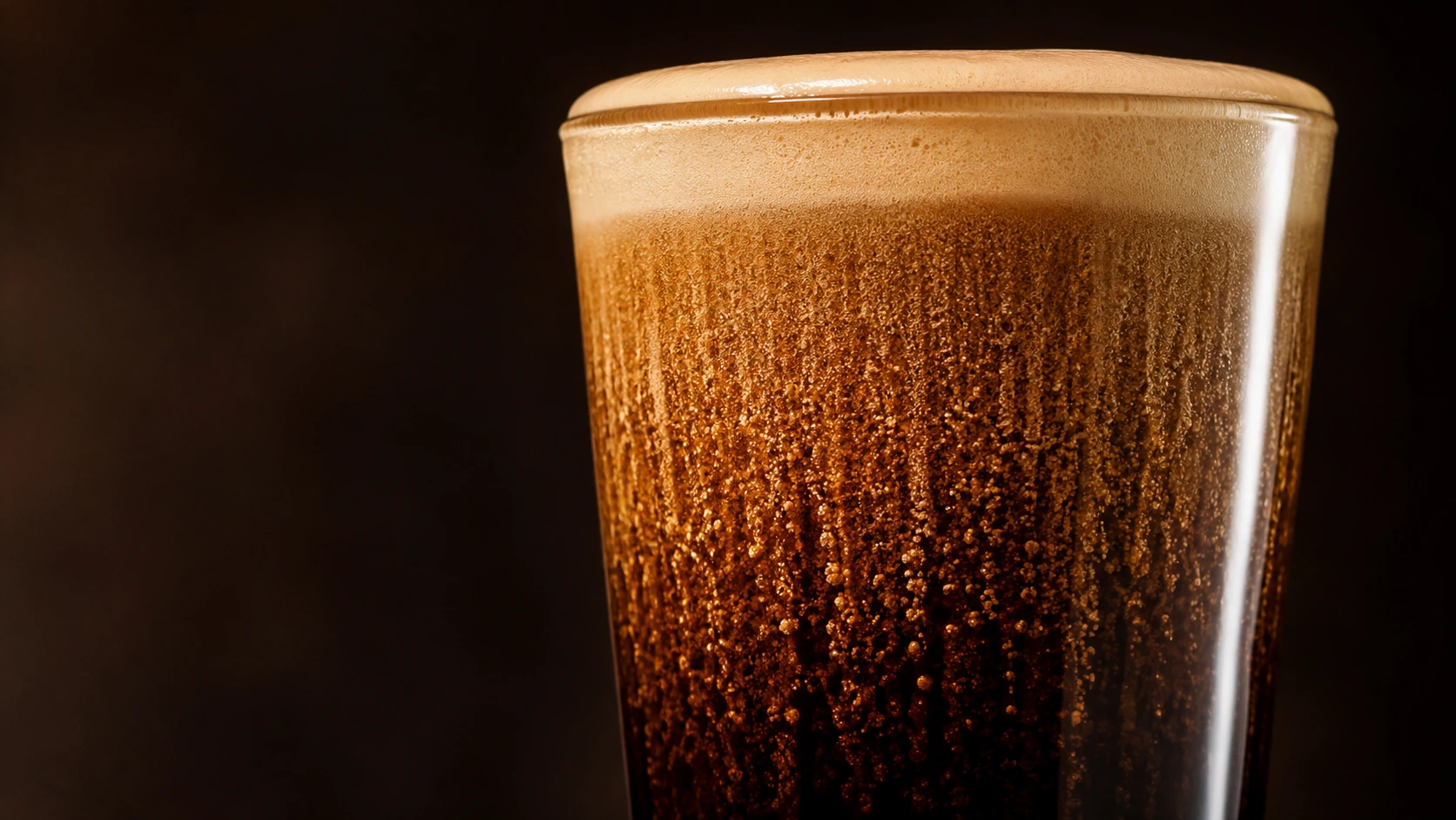 Nitro coffee caffeine explained, close up of nitrogen bubbles cascading through cold brew